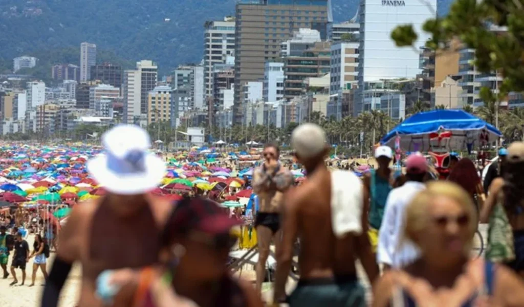 Calor intenso e chuvas a caminho: previsão do clima para o último sábado do ano