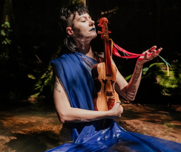 Caju da Rabeca Lança Álbum Inspirado em Sua História Pessoal com Show Imperdível Caju da Rabeca Lança Álbum Inspirado em Sua História Pessoal com Show Imperdível