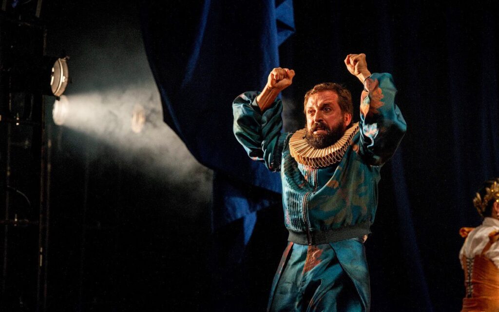 Céu da Língua: Gregório Duvivier e a Poesia Que Encanta