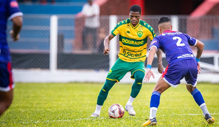 Cuiabá Abre Placar Duas Vezes, Mas Empata com Chapada e Segue Sem Vitórias no Estadual Cuiabá Abre Placar Duas Vezes, Mas Empata com Chapada e Segue Sem Vitórias no Estadual