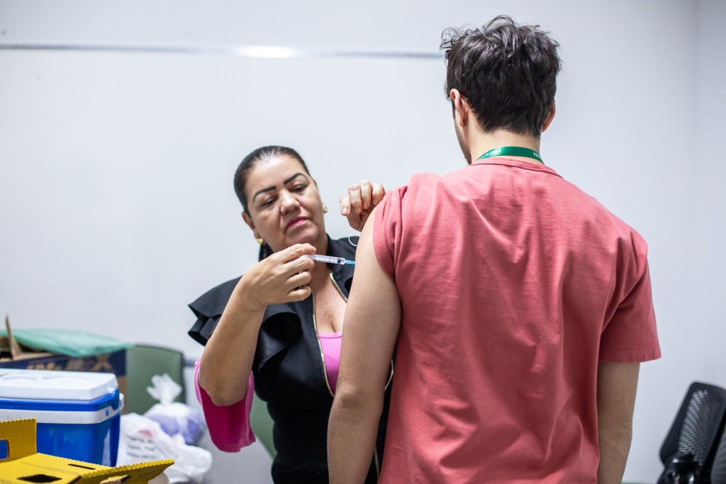 Cuiabá Intensifica Vacinação Contra a Febre Amarela em 23 Unidades de Saúde Cuiabá Intensifica Vacinação Contra a Febre Amarela em 23 Unidades de Saúde