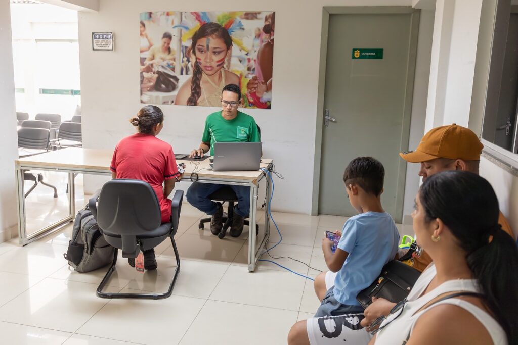 Cuiabá Oferece Suporte Presencial aos Pais Durante Matrículas de Novos Alunos
