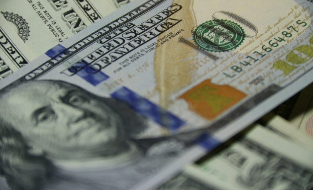 O Impacto do Dólar na Política Cambial Brasileira: Desafios para 2026