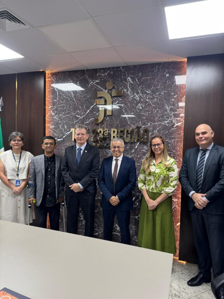 Parceria Inovadora: TRT Entrega 200 Computadores à UFMT para Beneficiar Cinco Campi