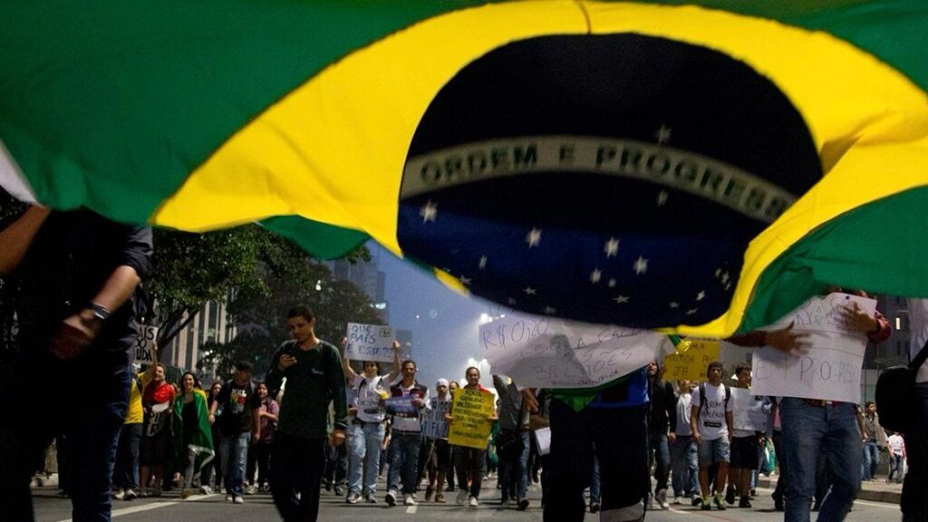 Polarização Política: A Minoria Barulhenta que Não Representa o Povo Brasileiro Polarização Política: A Minoria Barulhenta que Não Representa o Povo Brasileiro