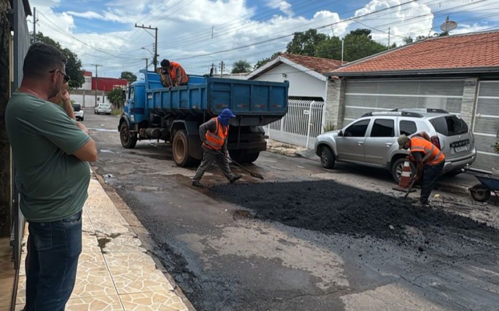 Prefeitura de Cuiabá Intensifica Tapa-Buracos no Jardim das Palmeiras neste Sábado Prefeitura de Cuiabá Intensifica Tapa-Buracos no Jardim das Palmeiras neste Sábado