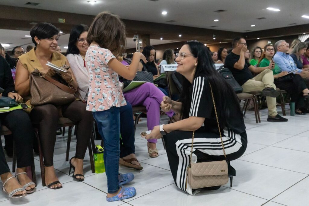 Samantha Iris Fortalece Relações com Educadores e Destaca Importância da Educação Infantil Samantha Iris Fortalece Relações com Educadores e Destaca Importância da Educação Infantil