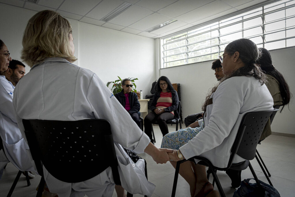 São Paulo Oferece Terapia em Grupo para Pessoas em Luto: Uma Nova Esperança