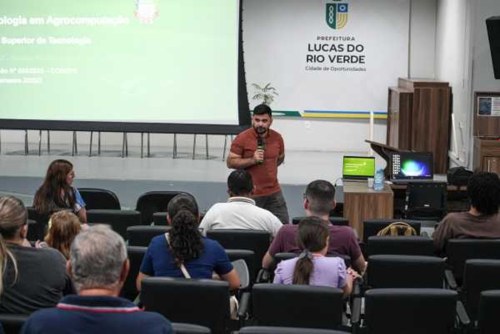 Aula Inaugural Marca o Lançamento do Curso Superior em Tecnologia em Agrocomputação em Lucas do Rio Verde Aula Inaugural Marca o Lançamento do Curso Superior em Tecnologia em Agrocomputação em Lucas do Rio