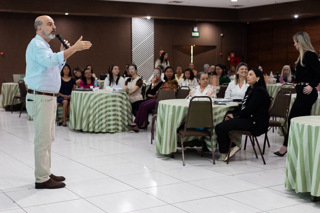 Capacitação de Coordenadores em Cuiabá para Novos Materiais Pedagógicos