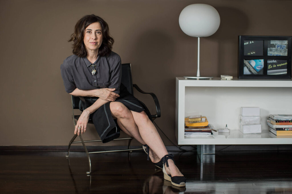 Fernanda Torres: Política Brasileira é um Show à Parte Fernanda Torres: Política Brasileira é um Show à Parte