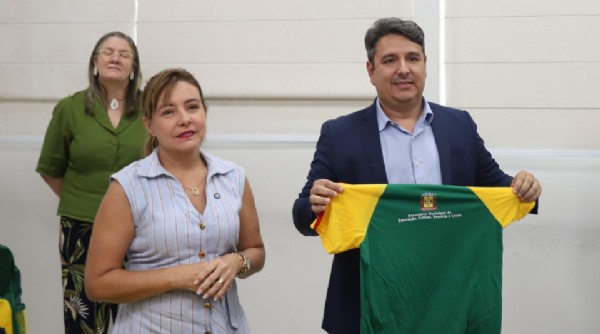 Flávia Moretti Sanciona Lei que Permite Professores Consumirem Merenda Escolar Flávia Moretti Sanciona Lei que Permite Professores Consumirem Merenda Escolar