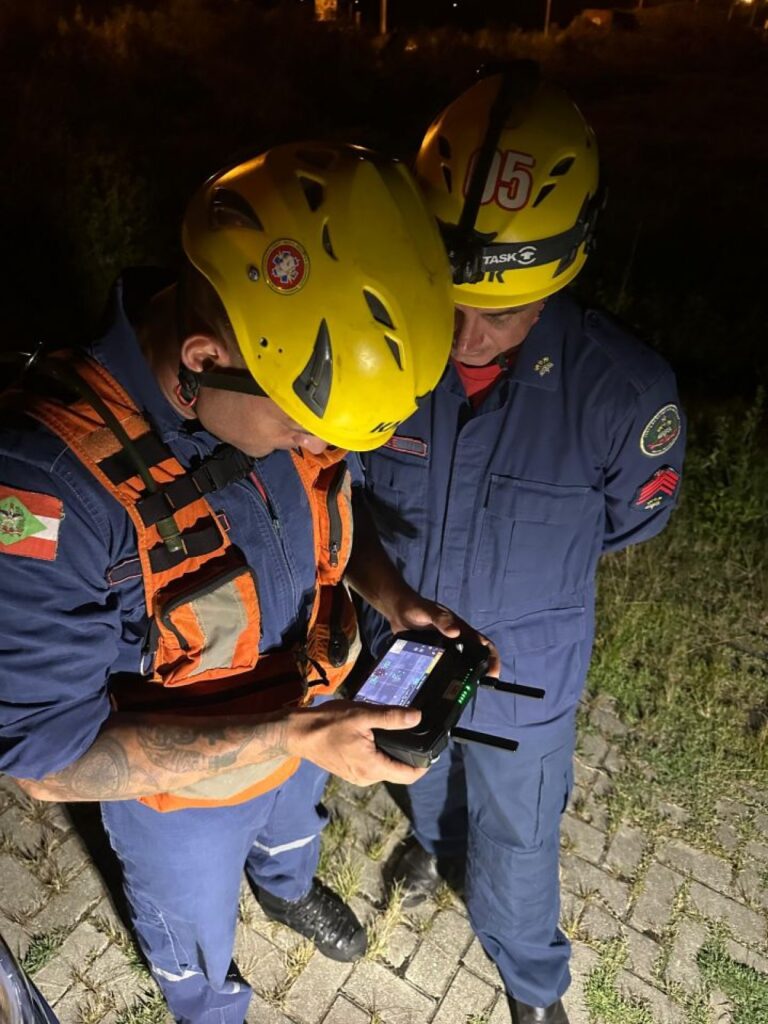 Homem Desaparece em Mata Acreditando Fugir de Guerra e Aciona Bombeiros em Florianópolis Homem Desaparece em Mata Acreditando Fugir de Guerra e Aciona Bombeiros em Florianópolis