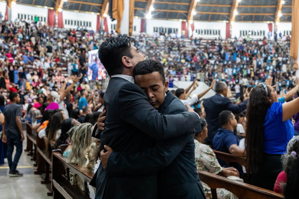 Jovens Celebram a Fé no Carnaval em Cuiabá: Uma União Espiritual Jovens Celebram a Fé no Carnaval em Cuiabá: Uma União Espiritual