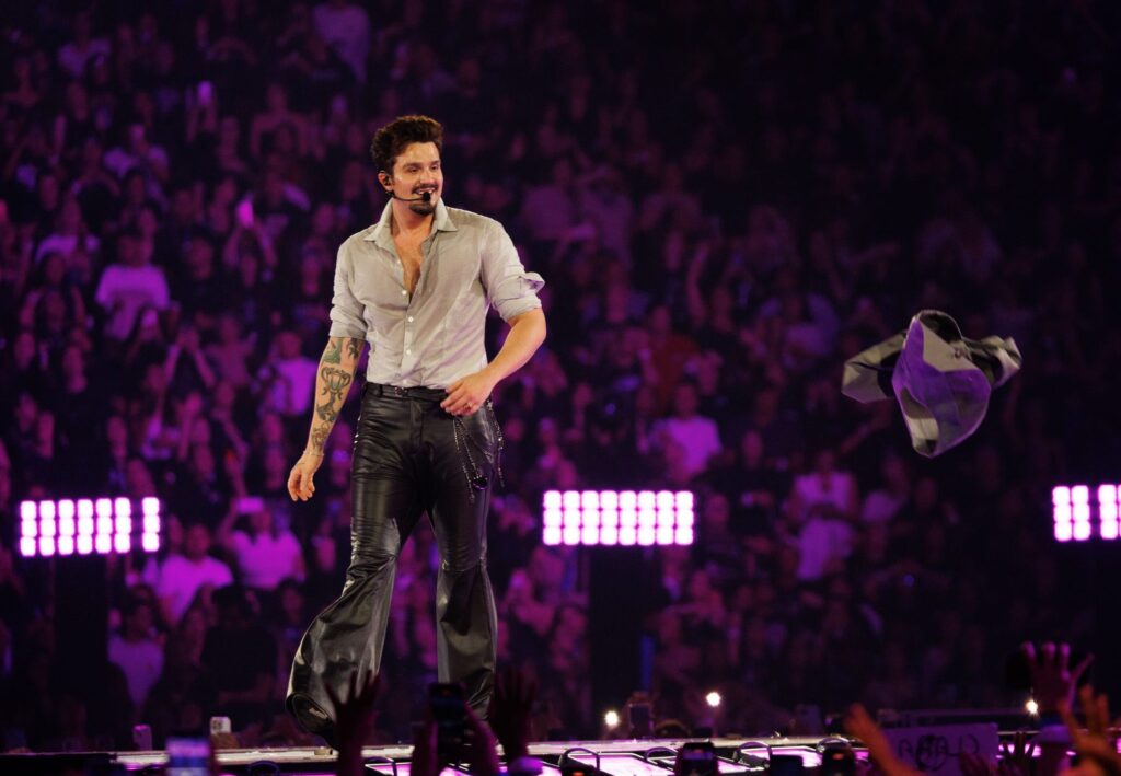 Luan Santana Leva Turnê ‘Registro Histórico’ Para Cuiabá Após Sucessos em SP e BH Luan Santana Leva Turnê 'Registro Histórico' Para Cuiabá Após Sucessos em SP e BH