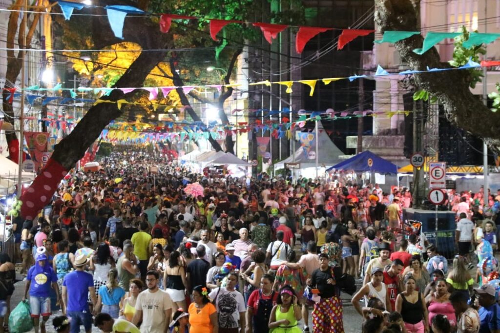Recife Lança Central de Atendimento de Saúde via Celular Durante o Carnaval