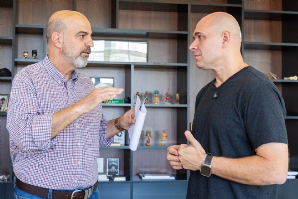 Abilio Brunini Elogia Amauri Monge na Educação e Mantém Portas Abertas na Prefeitura Abilio Brunini Elogia Amauri Monge na Educação e Mantém Portas Abertas na Prefeitura