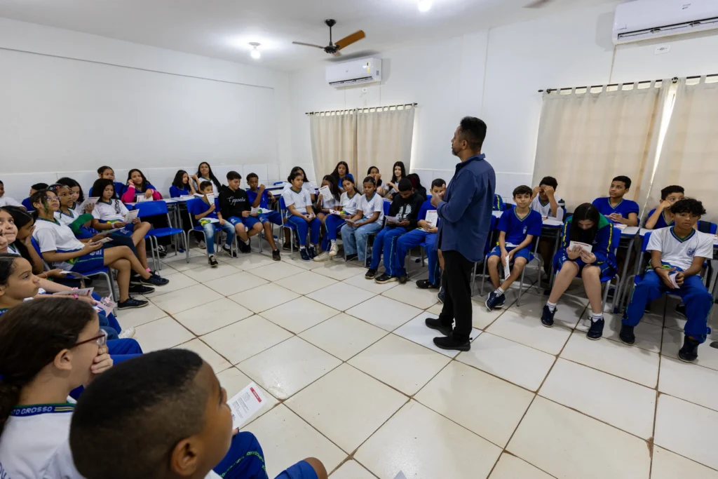 Alunos da Escola Estadual Hélio Palma: Aprendendo a Combater a Violência Contra a Mulher