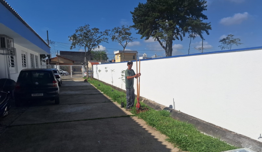 Brotos de Mogi com Saúde: Plantio de Mudas Nativas em Unidades de Saúde Reformadas Brotos de Mogi com Saúde: Plantio de Mudas Nativas em Unidades de Saúde Reformadas