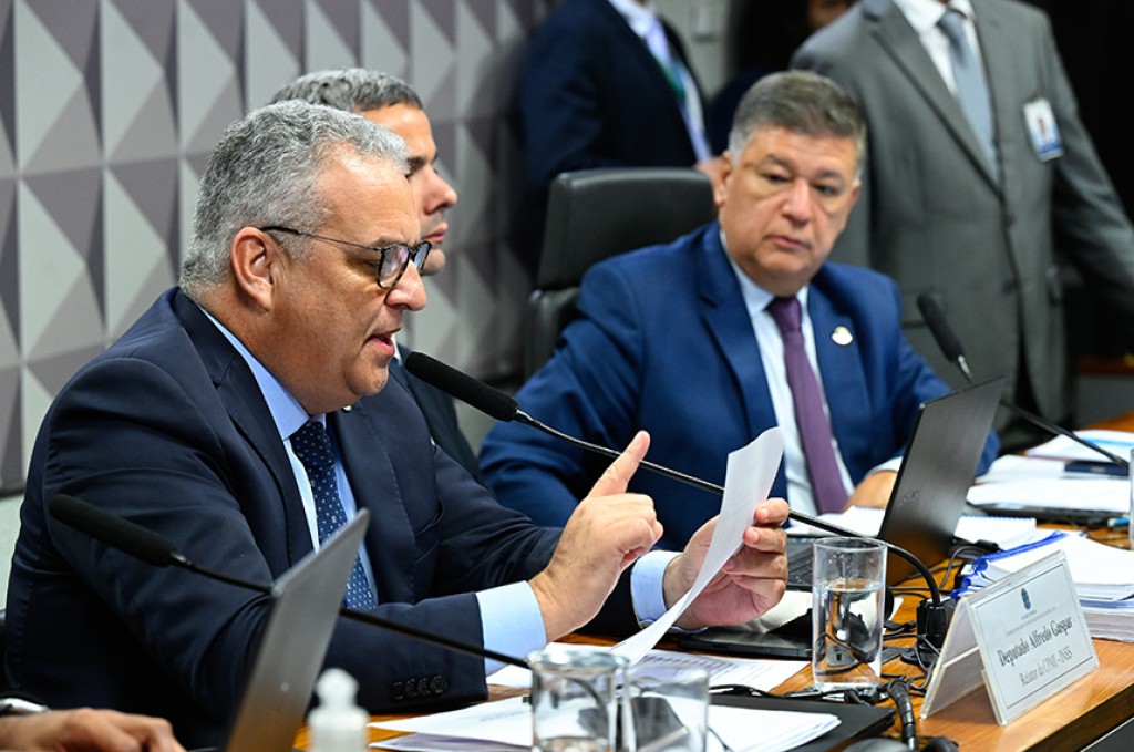 CPMI do INSS Encerra Trabalhos Sem Relatório Final: Conflitos e Polêmicas CPMI do INSS Encerra Trabalhos Sem Relatório Final: Conflitos e Polêmicas