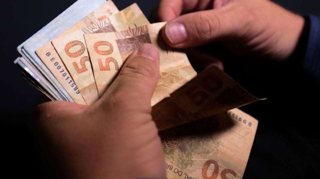 Endividamento nas Famílias de Cuiabá Atinge 86% Apesar de Queda na Inadimplência