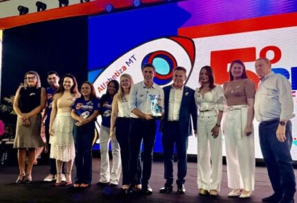 Governo de MT Reconhece 100 Escolas pelo Avanço na Alfabetização