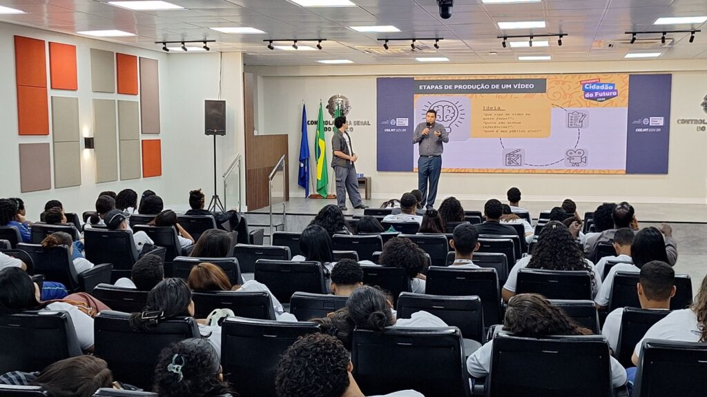 Oficina de Audiovisual do TRE-MT Ensina Estudantes a Usar Redes Sociais em Prol da Democracia