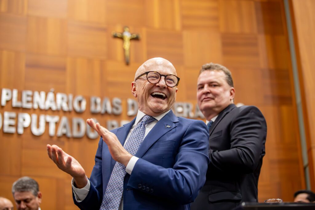 Pivetta Assume Governo de MT com Foco em Gasto Público e Saúde