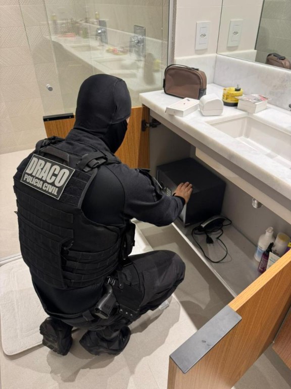 Polícia Civil de MT Realiza Operação e Cumpre 100 Mandados Contra Lavagem de Dinheiro de Facção Criminosa Polícia Civil de MT Realiza Operação e Cumpre 100 Mandados Contra Lavagem de Dinheiro de Facção Crim