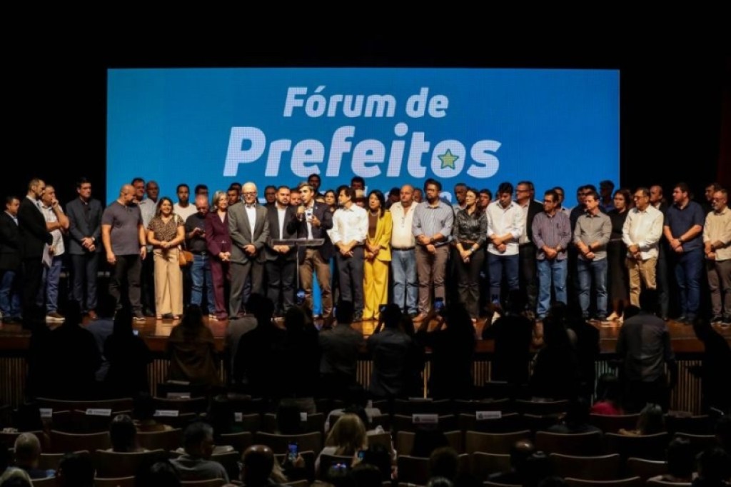 Prefeito Roberto Dorner marca presença no 2º Fórum de ‘Prefeitos pela Educação’ em Cuiabá Prefeito Roberto Dorner marca presença no 2º Fórum de 'Prefeitos pela Educação' em Cuiabá