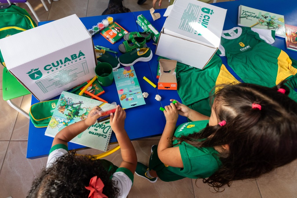 Prefeitura de Cuiabá Intensifica Entrega de Kits Escolares e Almeja Atender 65 Mil Alunos até Abril Prefeitura de Cuiabá Intensifica Entrega de Kits Escolares e Almeja Atender 65 Mil Alunos até Abril