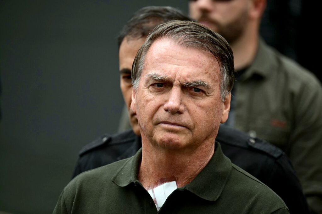 Saúde de Bolsonaro se Agrava com Piora Renal, Mas Médico Afirma que Ele Está Estável