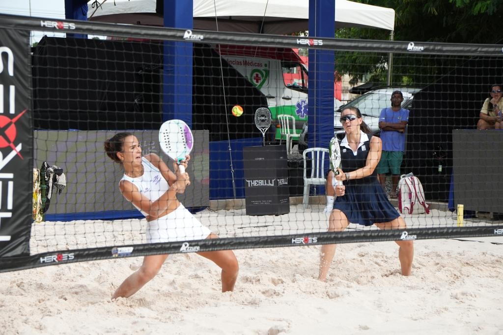 Torcida é Fundamental na Conquista das Brasileiras no Ranking Mundial de Beach Tênis Torcida é Fundamental na Conquista das Brasileiras no Ranking Mundial de Beach Tênis