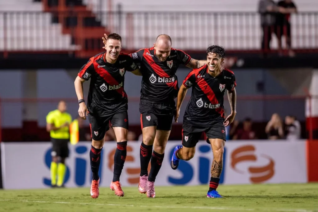 Atlético-GO Luta e Vence Cuiabá por 1 a 0 na Copa Centro-Oeste Atlético-GO Luta e Vence Cuiabá por 1 a 0 na Copa Centro-Oeste