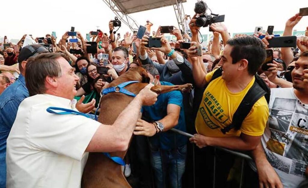 Bolsonaro é Recebido com Entusiasmo em Mato Grosso: Uma Visita Marcante