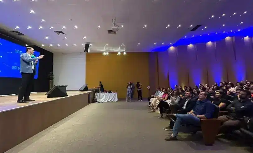 Cliente no Centro das Estratégias: Palestra do Sebrae/MT e CDL Cuiabá Cliente no Centro das Estratégias: Palestra do Sebrae/MT e CDL Cuiabá