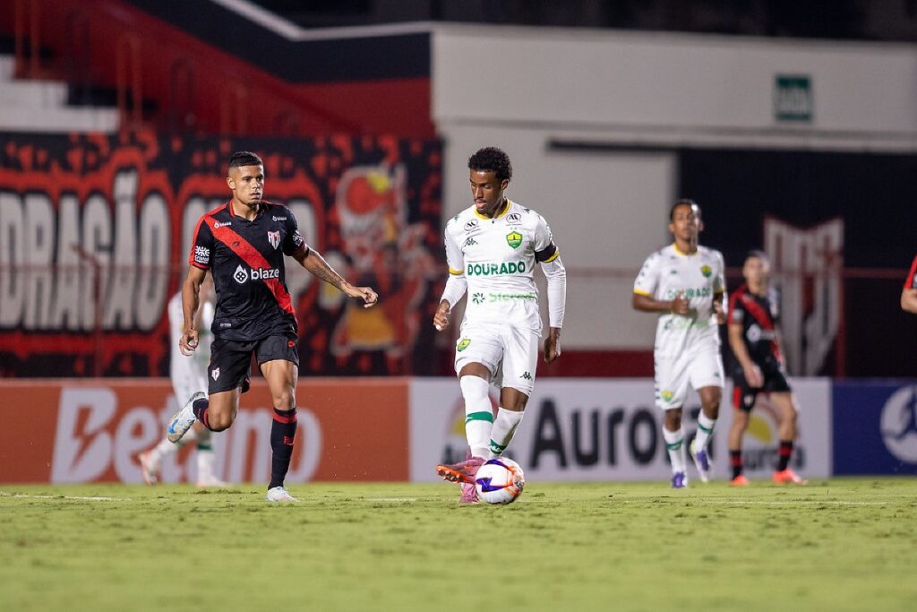 Cuiabá Enfrenta Derrota para o Atlético-GO e Agrava Crise na Temporada Cuiabá Enfrenta Derrota para o Atlético-GO e Agrava Crise na Temporada