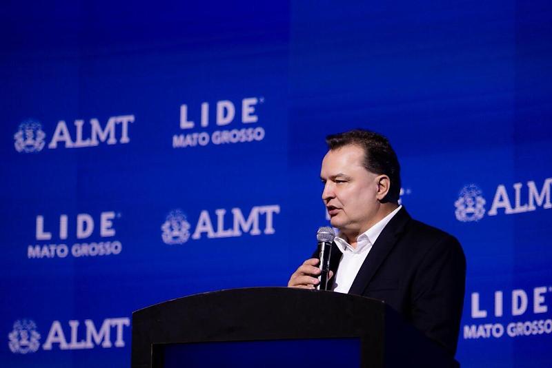 Desenvolvimento Sustentável e Instituições: Max Russi em Destaque no Fórum de Economia Desenvolvimento Sustentável e Instituições: Max Russi em Destaque no Fórum de Economia