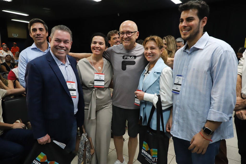 Flávia Moretti e Secretários Abertura do 15° Fórum da Undime Mato Grosso Flávia Moretti e Secretários Abertura do 15° Fórum da Undime Mato Grosso