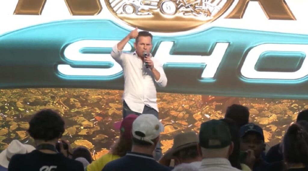 Mauro Mendes Critica Lula e Promete 70% dos Votos de MT a Flávio Bolsonaro