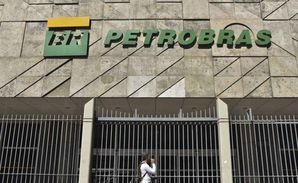 Petrobras Reforça Política de Reajustes e Refuta Defasagem nos Preços dos Combustíveis Petrobras Reforça Política de Reajustes e Refuta Defasagem nos Preços dos Combustíveis