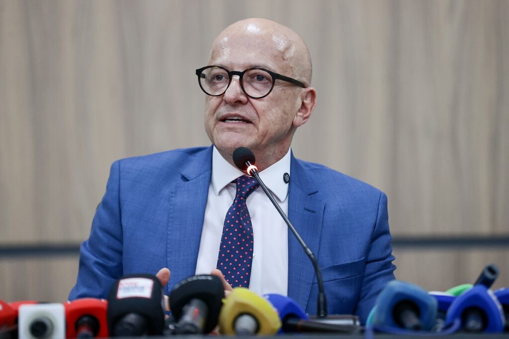 Pivetta Anuncia Expansão de Escolas Cívico-Militares: Rumo à Disciplina e Ordem Pivetta Anuncia Expansão de Escolas Cívico-Militares: Rumo à Disciplina e Ordem