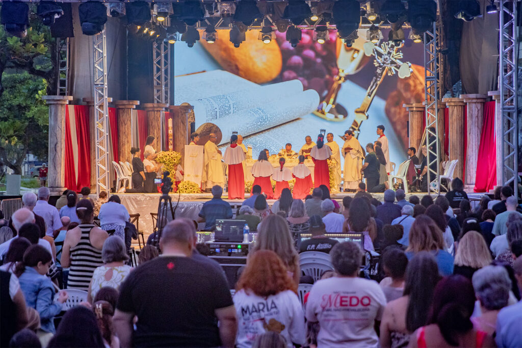 Última Apresentação do Auto da Paixão de Cristo Encanta Público em Macaé