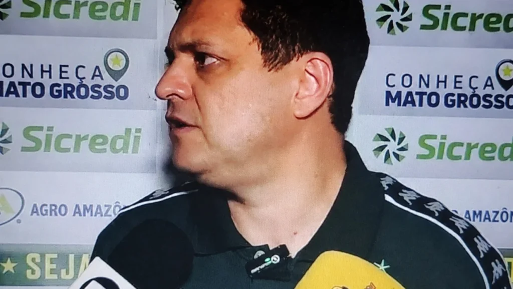 Presidente do Cuiabá critica duramente o gramado dos Aflitos e reclama de tratamento em Recife Presidente do Cuiabá critica duramente o gramado dos Aflitos e reclama de tratamento em Recife