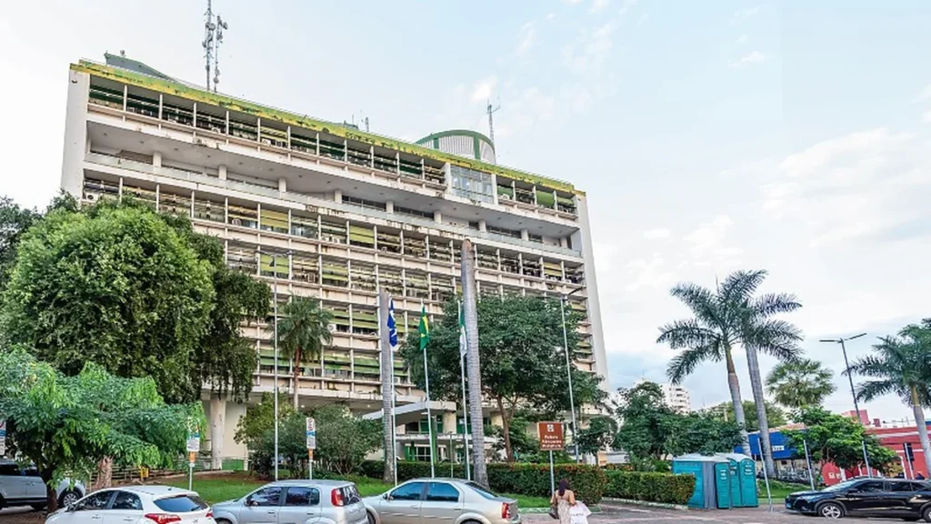 Prefeitura de Cuiabá injeta R$ 146 milhões na economia com pagamento de salários e RGA Prefeitura de Cuiabá injeta R$ 146 milhões na economia com pagamento de salários e RGA