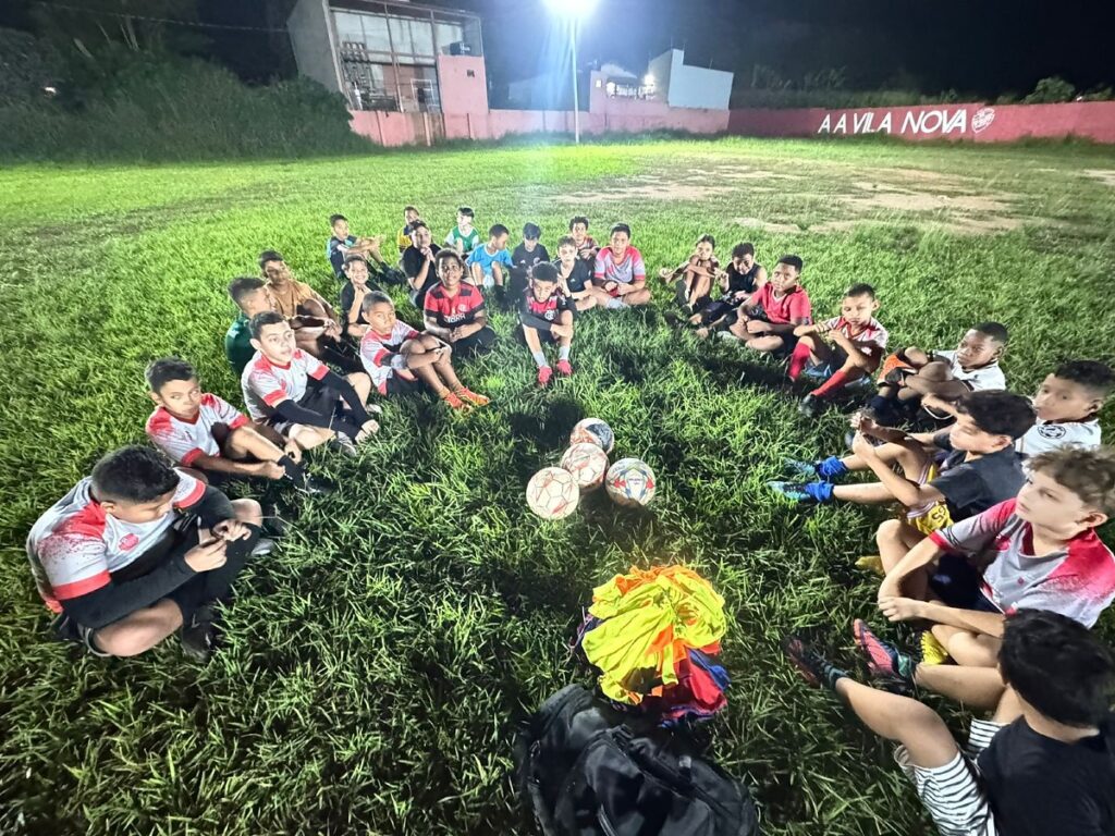 Joga Bem MT: Aulas de Futebol para 220 Jovens em 5 Municípios de Mato Grosso