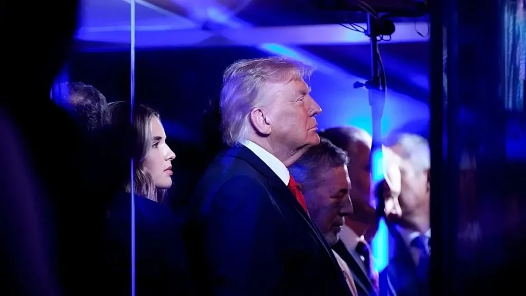 Trump vaiado durante hino nas Finais da NBA em Nova York: segurança reforçada e protestos Trump vaiado durante hino nas Finais da NBA em Nova York: segurança reforçada e protestos