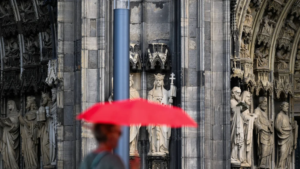 Onda de Calor Extrema Avança pelo Leste Europeu com Recordes na Hungria e Alemanha