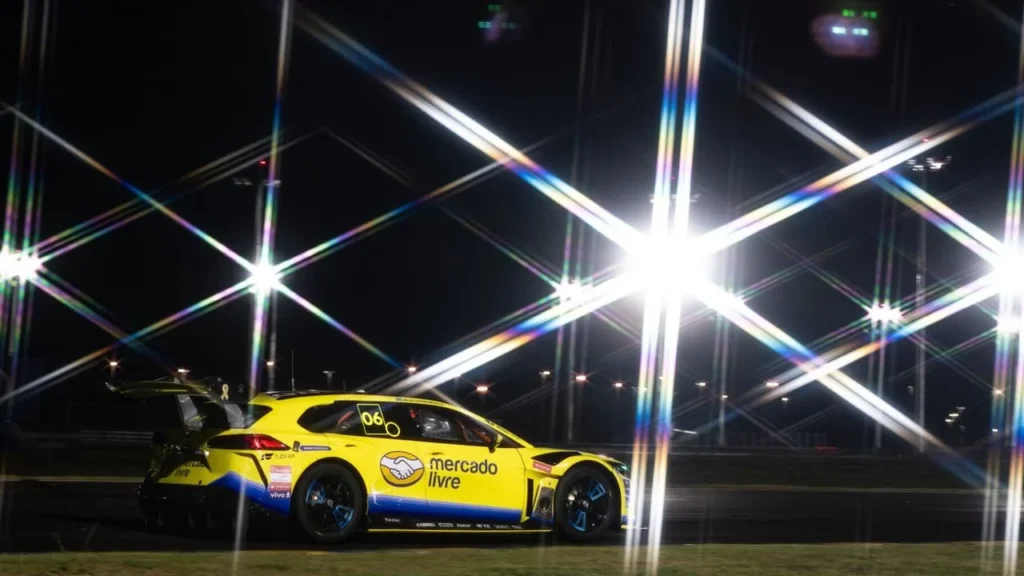 Helio Castroneves retorna a Cuiabá para rodada noturna da Stock Car Pro Series
