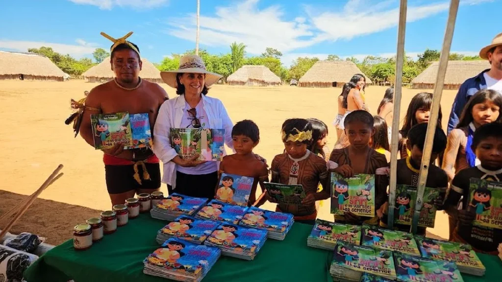 Arte e Cultura no Xingu: Escritora de Araxá Lança Livros em Aldeia Indígena com Tradução Especial Arte e Cultura no Xingu: Escritora de Araxá Lança Livros em Aldeia Indígena com Tradução Especial